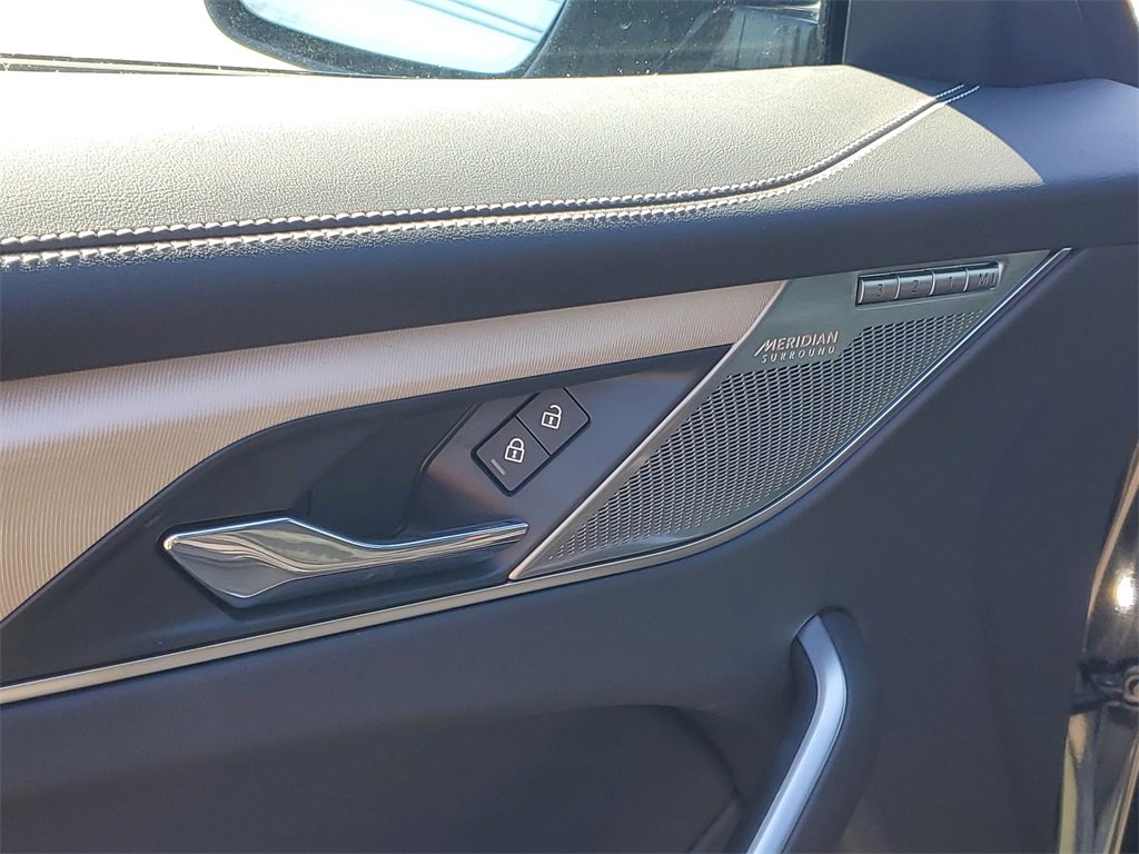 New 2025 Jaguar F-PACE R-Dynamic S image 10