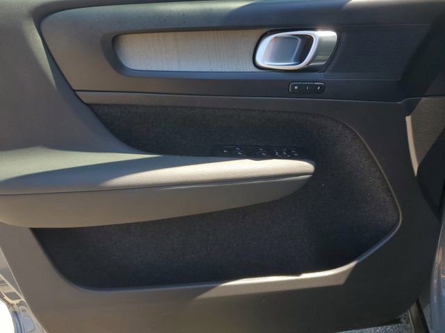 Used 2023 Volvo XC40 B5 Plus w/ Climate Package image 21