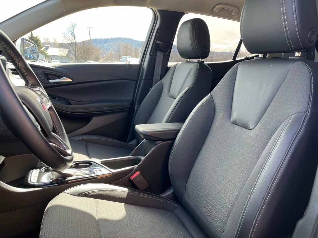 Used 2025 Buick Encore GX Preferred AWD/4WD image 9