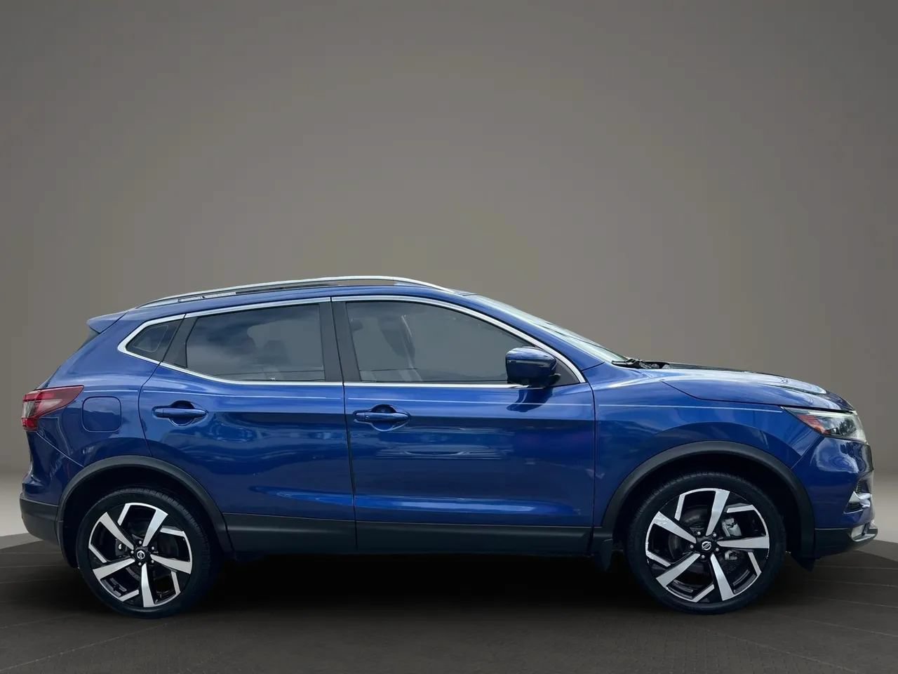 Used 2022 Nissan Rogue Sport SL w/ Premium Package AWD/4WD image 4