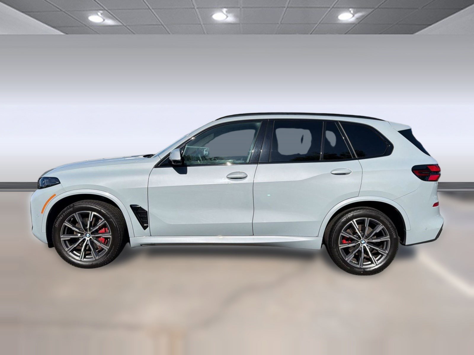 Certified 2025 BMW X5 xDrive40i w/ M Sport Package AWD/4WD image 2