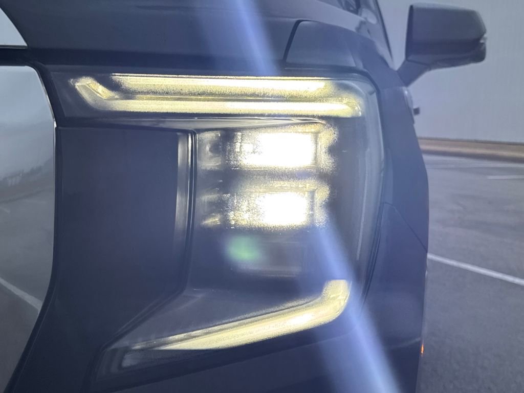 Used 2021 GMC Yukon Denali w/ Denali Premium Package image 10