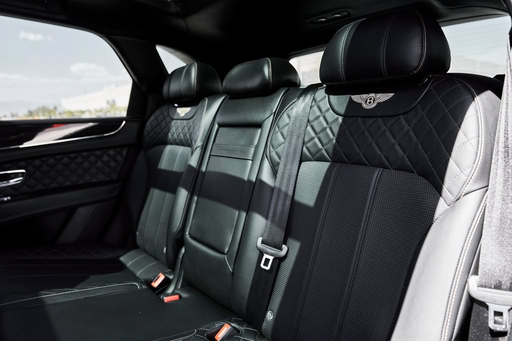 Used 2017 Bentley Bentayga AWD/4WD image 38