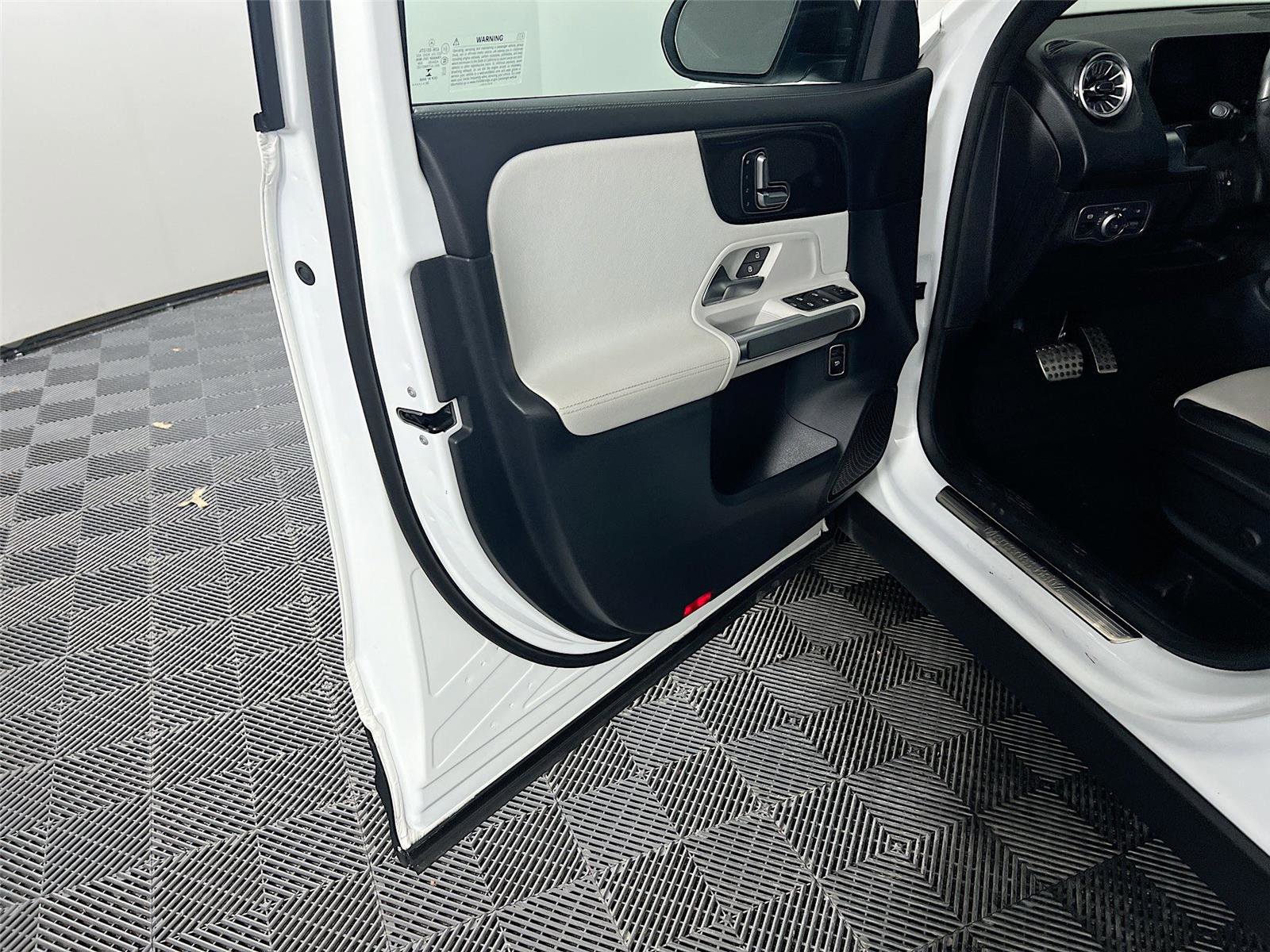 Certified 2023 Mercedes-Benz GLB 250 4MATIC image 15