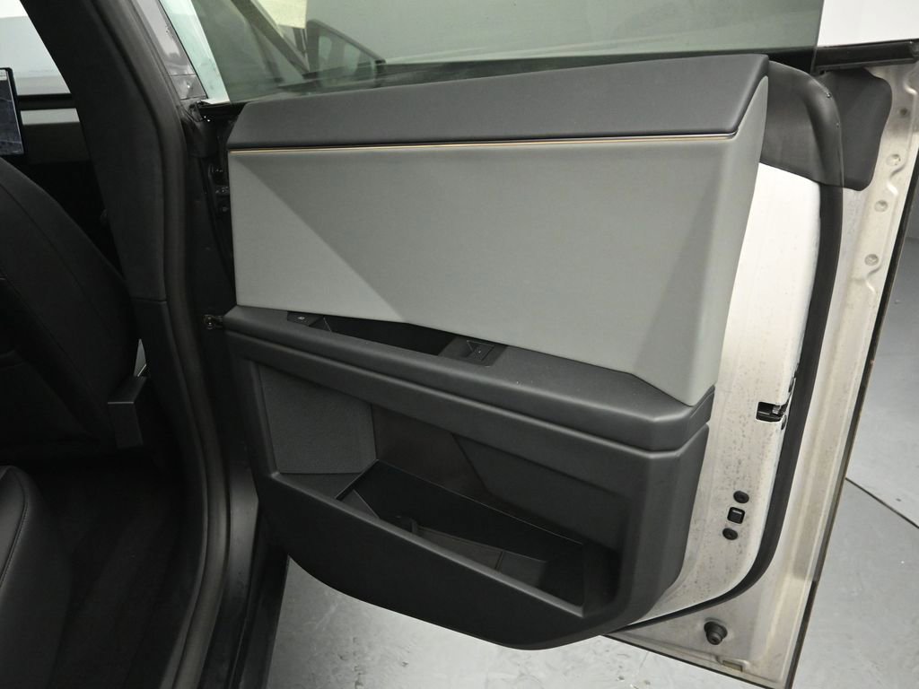 Used 2024 Tesla Cybertruck AWD Crew Cab image 18