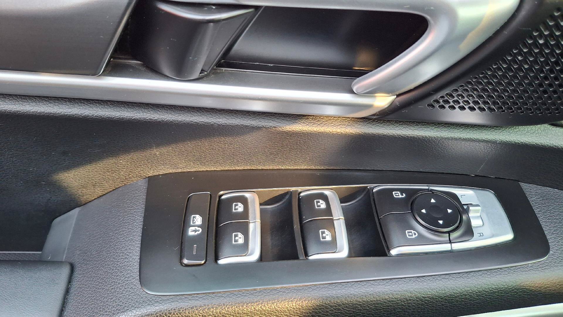 Used 2020 Kia Telluride LX AWD/4WD image 14