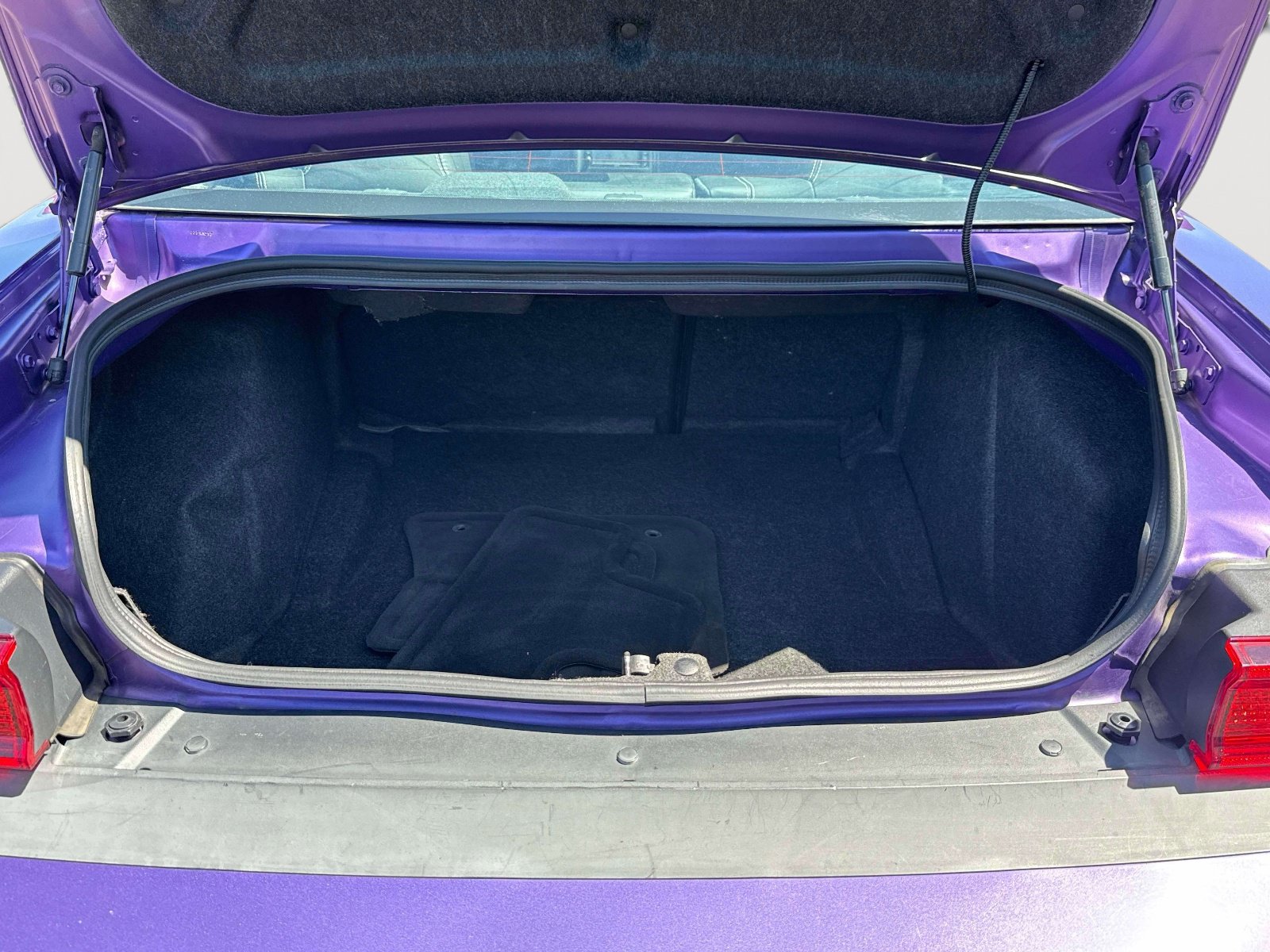 Used 2014 Dodge Challenger R/T RWD image 29