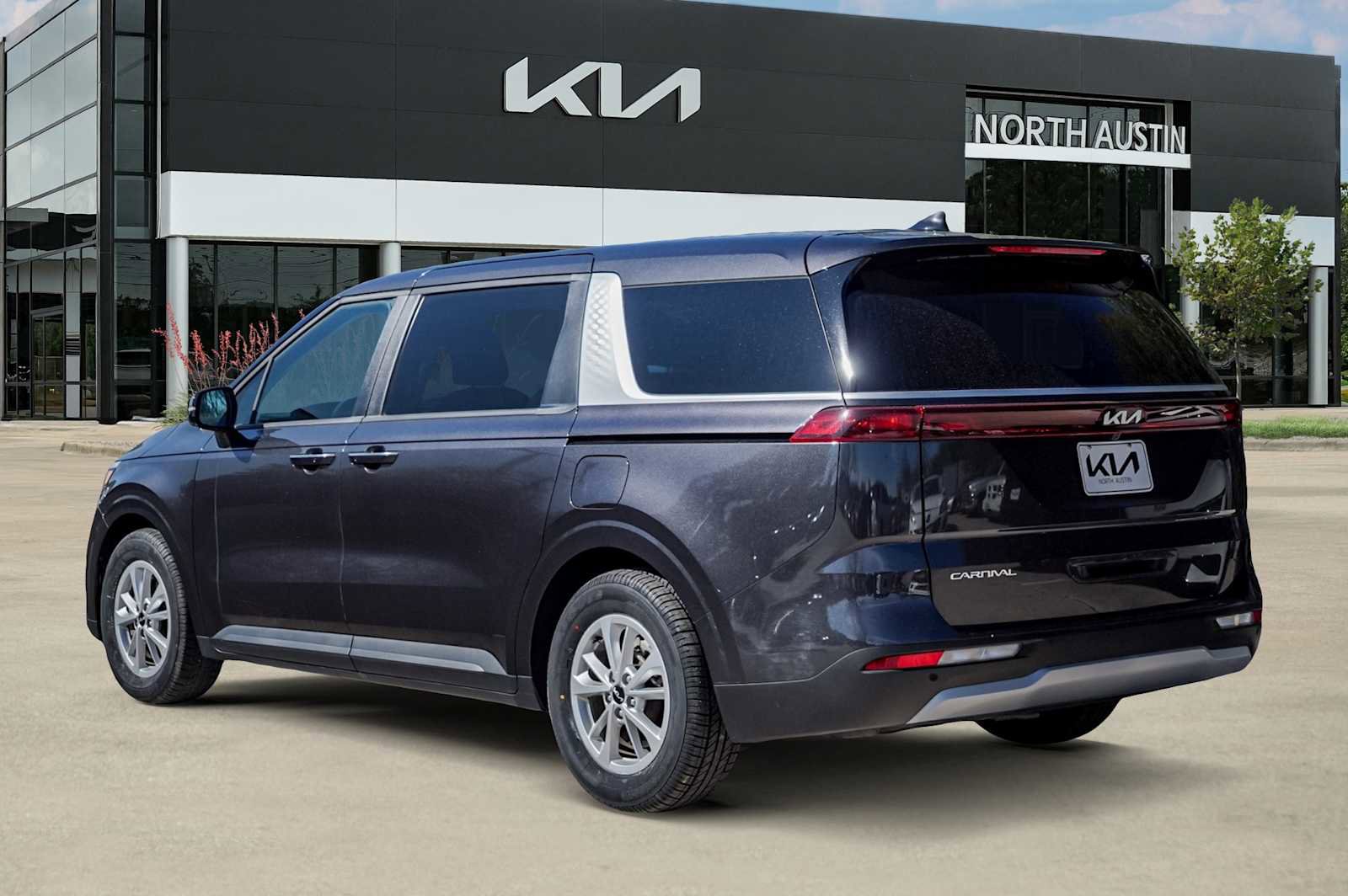 Certified 2024 Kia Carnival LX image 5