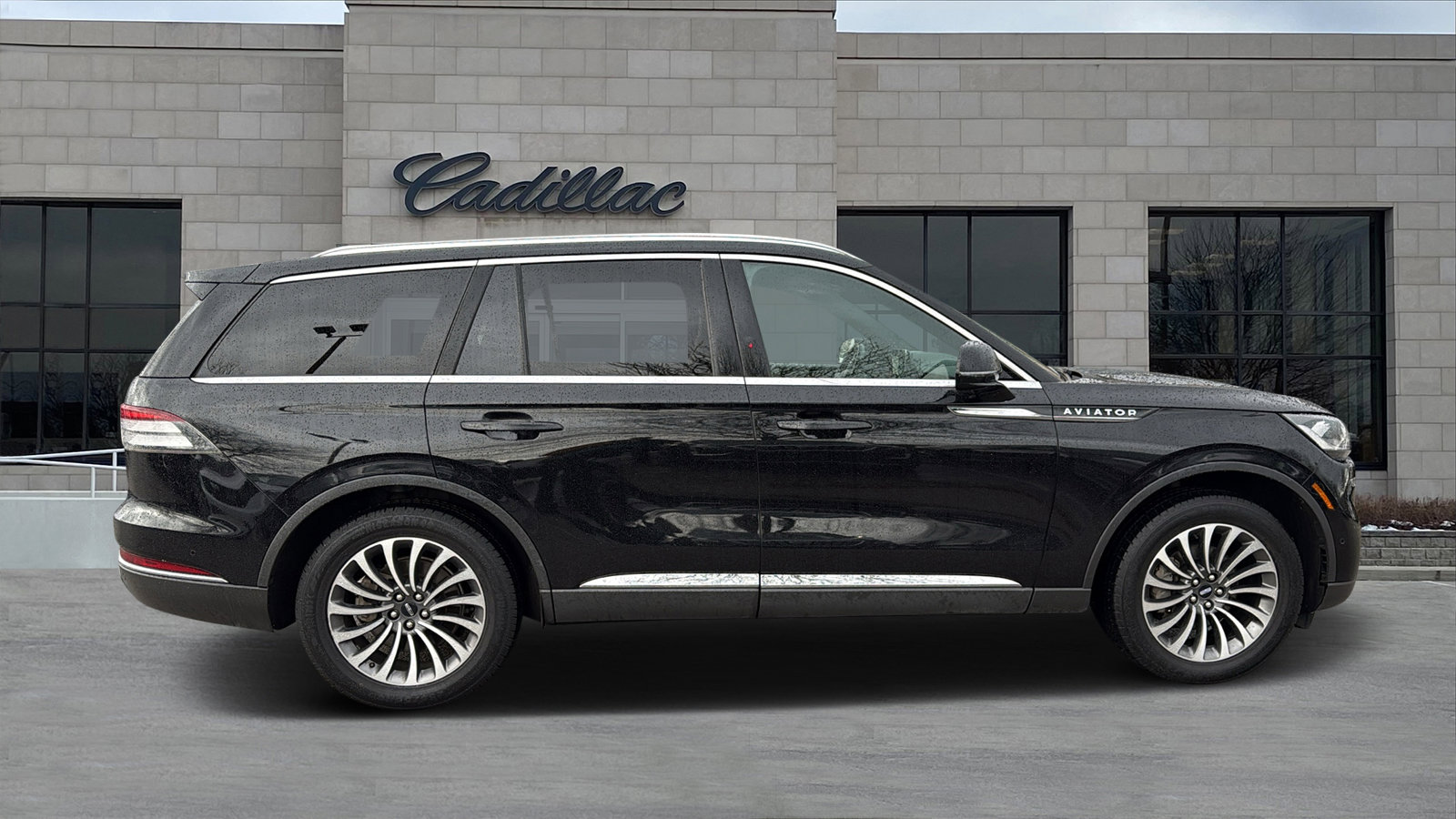 Used 2020 Lincoln Aviator Reserve w/ Equipment Group 201A image 2