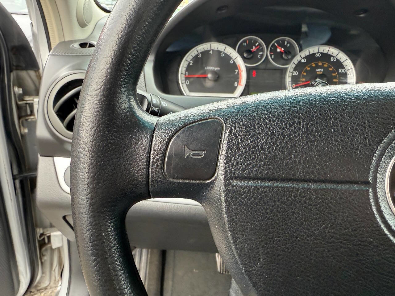 Used 2010 Chevrolet Aveo LT image 23