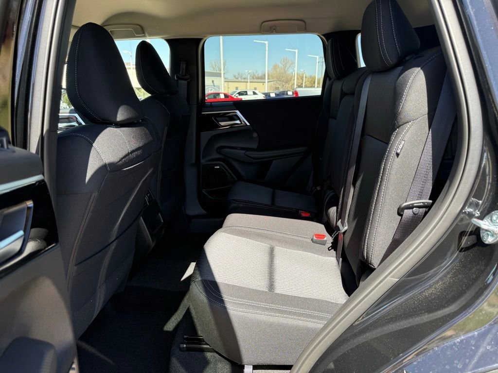 New 2026 Mitsubishi Outlander ES image 25