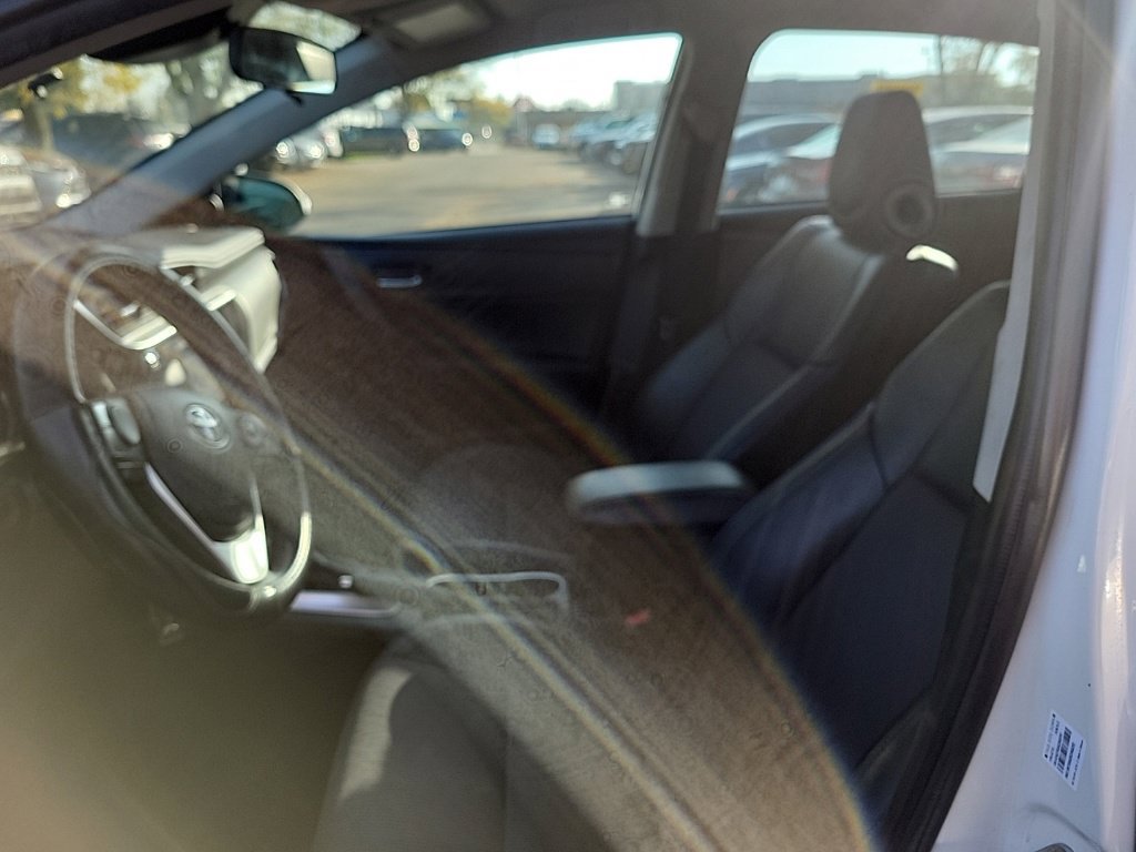 Used 2018 Toyota Corolla SE FWD image 6