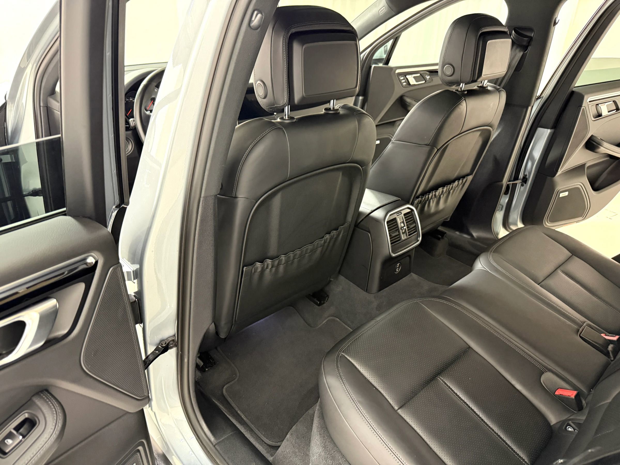 Used 2020 Porsche Macan S image 21