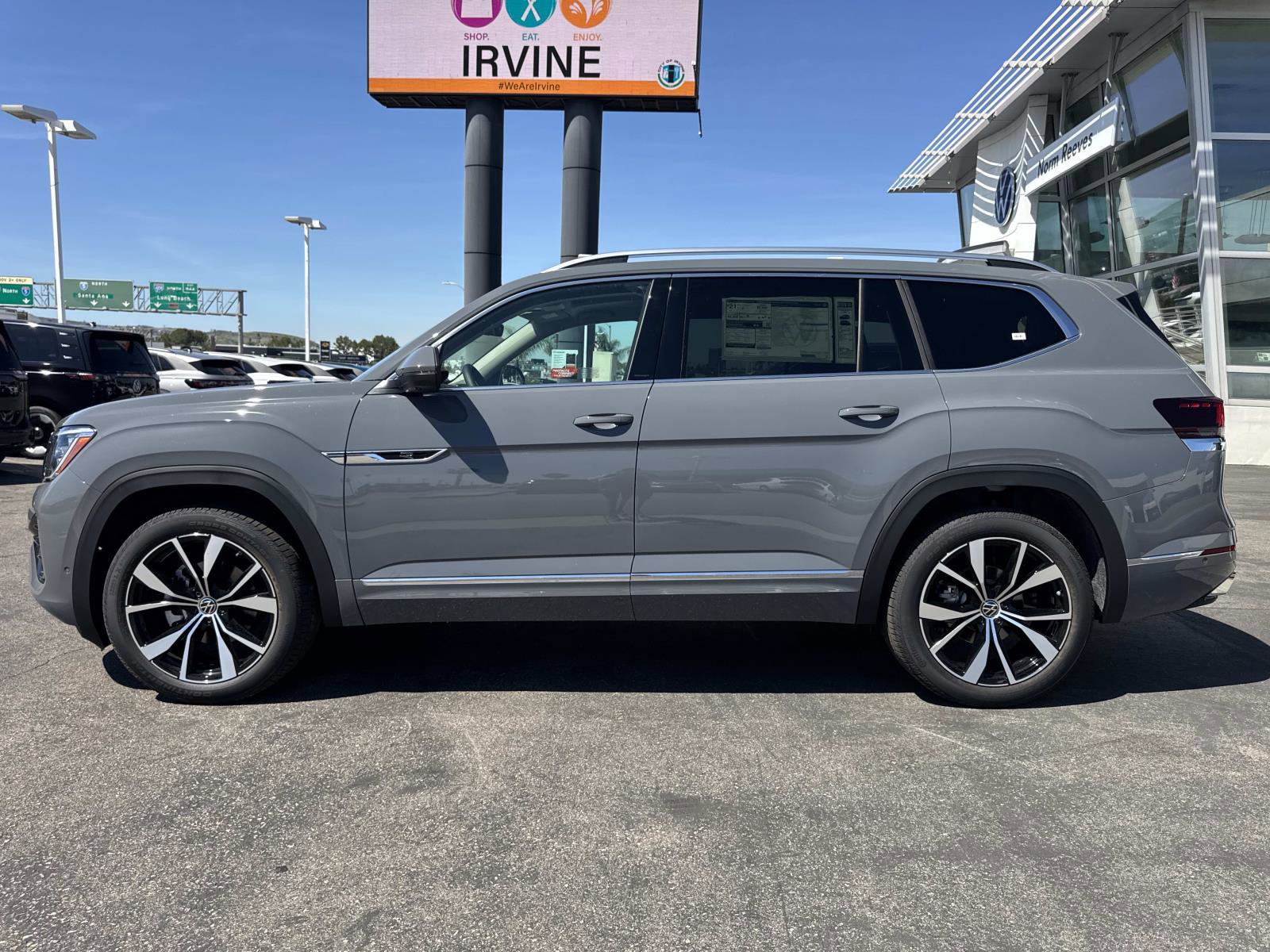 New 2026 Volkswagen Atlas SEL Premium R-Line image 2