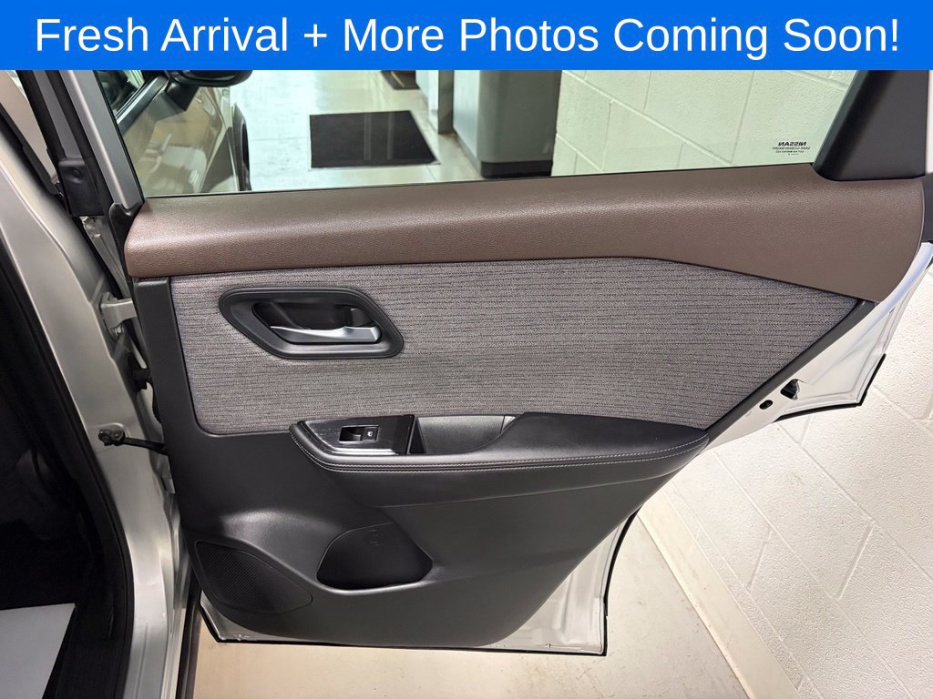 Used 2023 Nissan Rogue SV AWD/4WD image 18