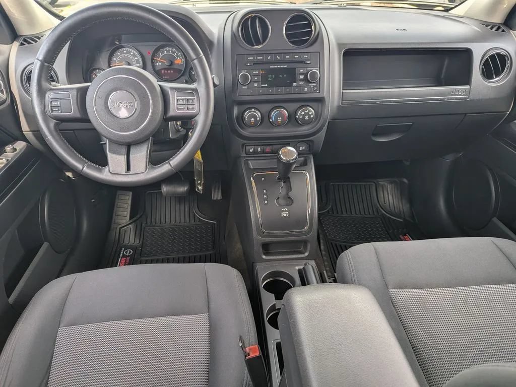 Used 2016 Jeep Patriot Latitude FWD image 19