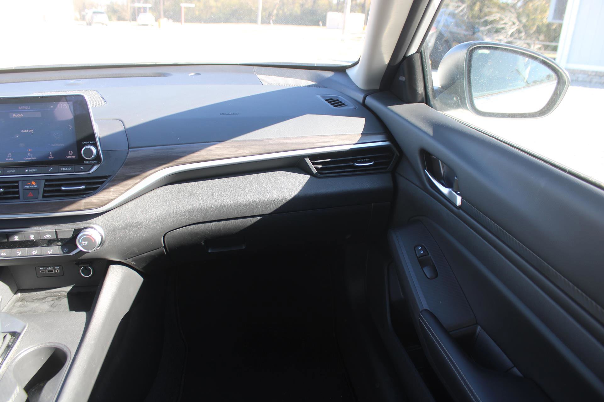 Used 2025 Nissan Altima 2.5 SV image 18