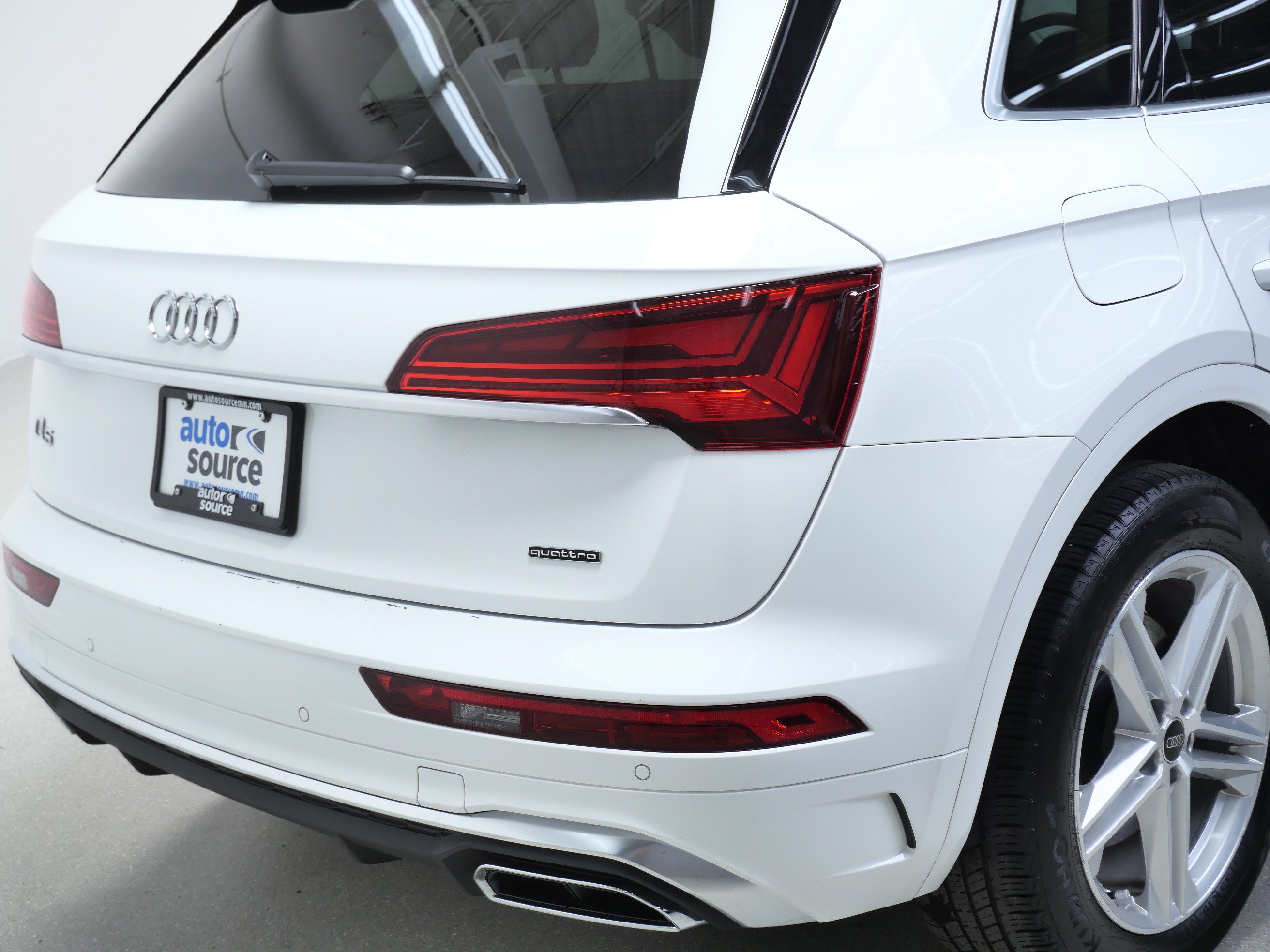 Used 2023 Audi Q5 e Premium w/ Convenience Package AWD/4WD image 5