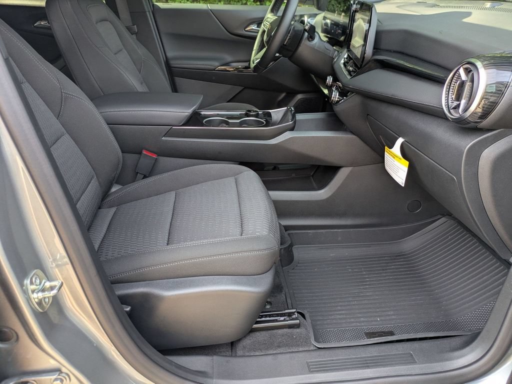 New 2026 Chevrolet Equinox LT w/ Safety and Technology Package FWD image 36