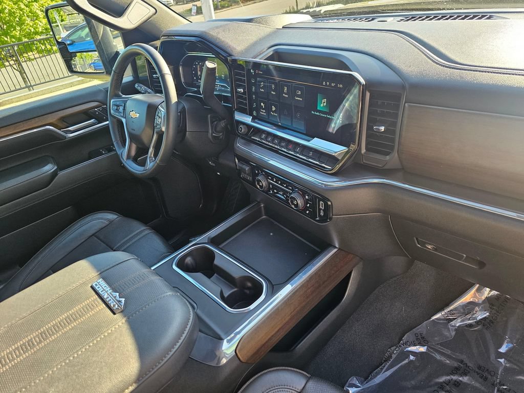 Used 2024 Chevrolet Silverado 2500 High Country w/ High Country Premium Package AWD/4WD image 10