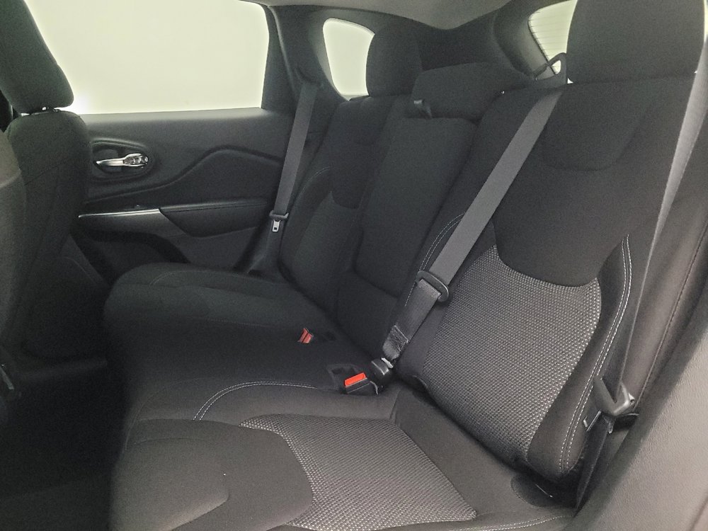 Used 2020 Jeep Cherokee Latitude FWD image 18