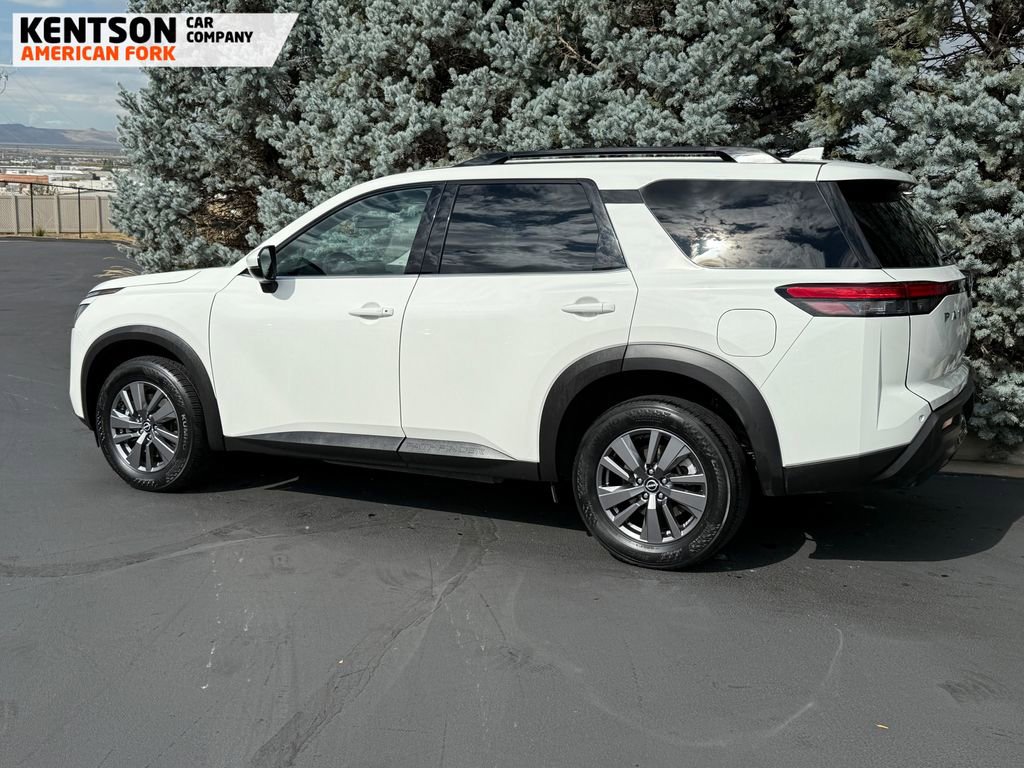 Used 2025 Nissan Pathfinder SV image 5