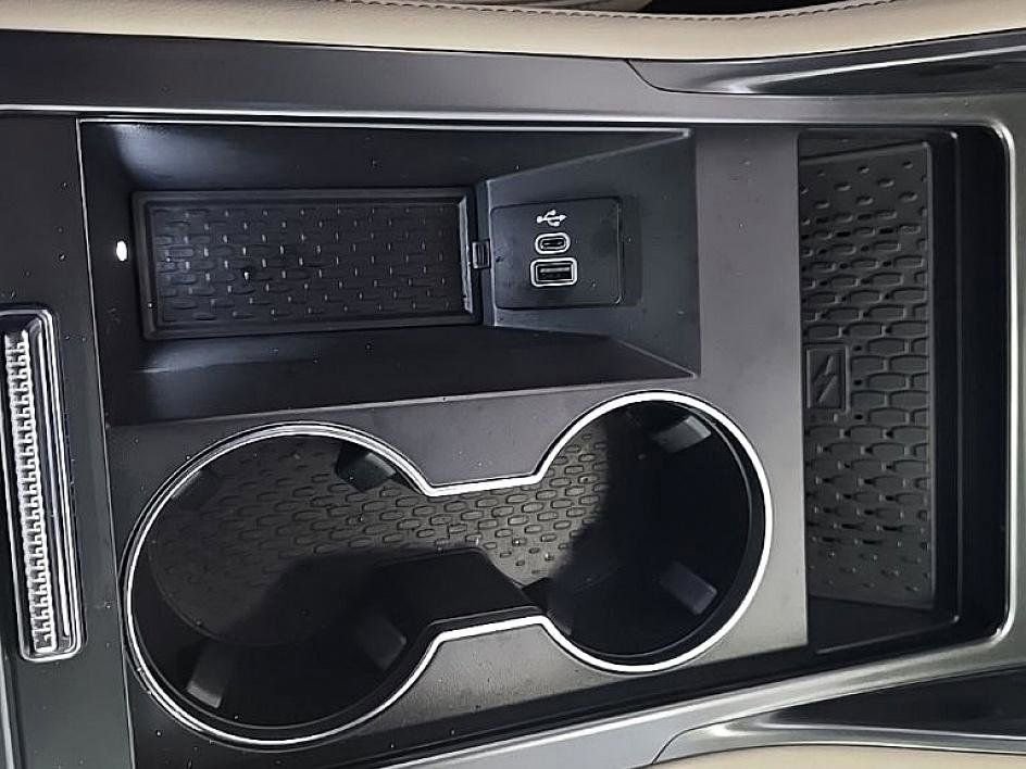 Used 2025 Lincoln Nautilus Reserve image 23