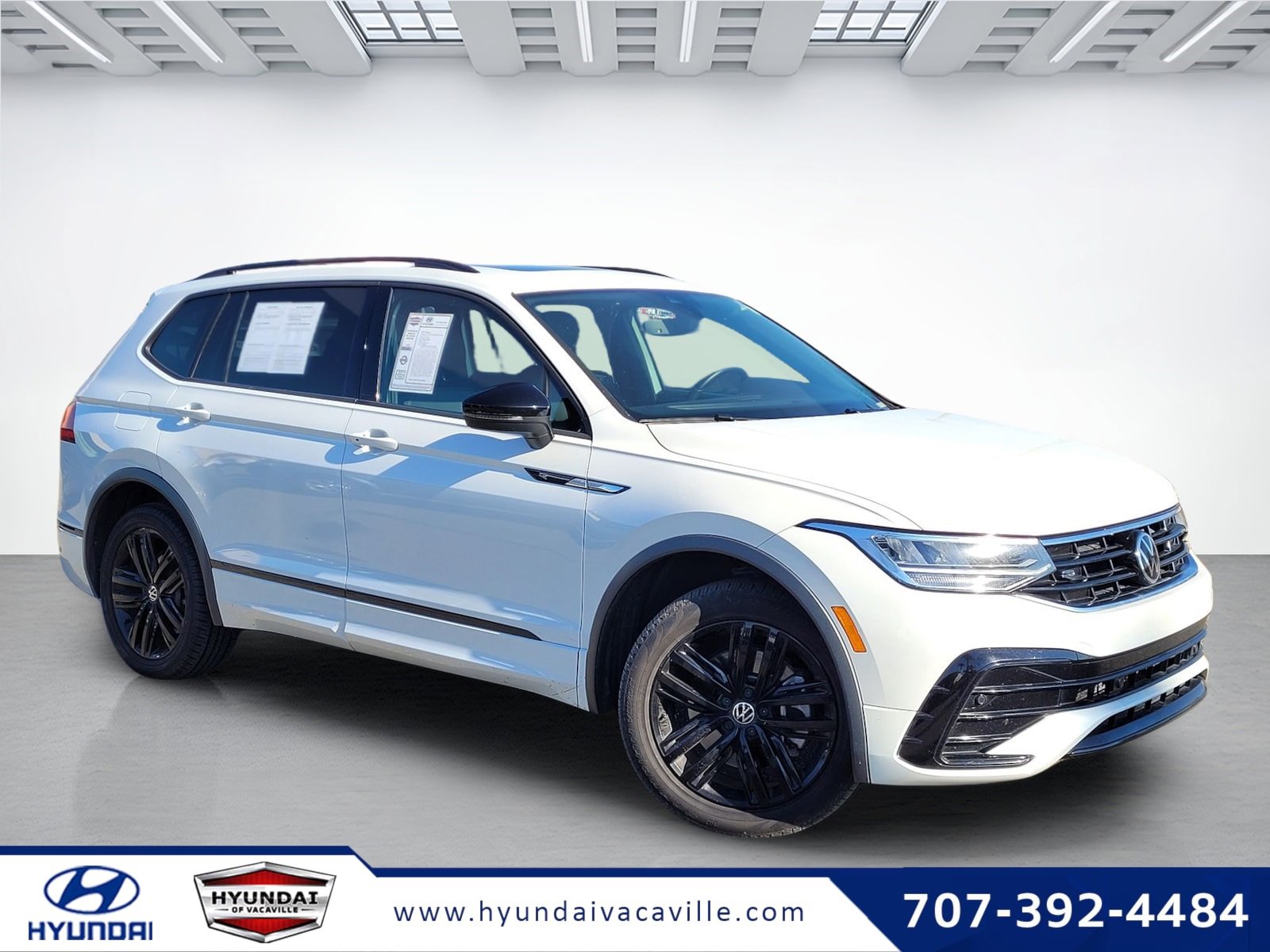 Used 2022 Volkswagen Tiguan SE R-Line image 1