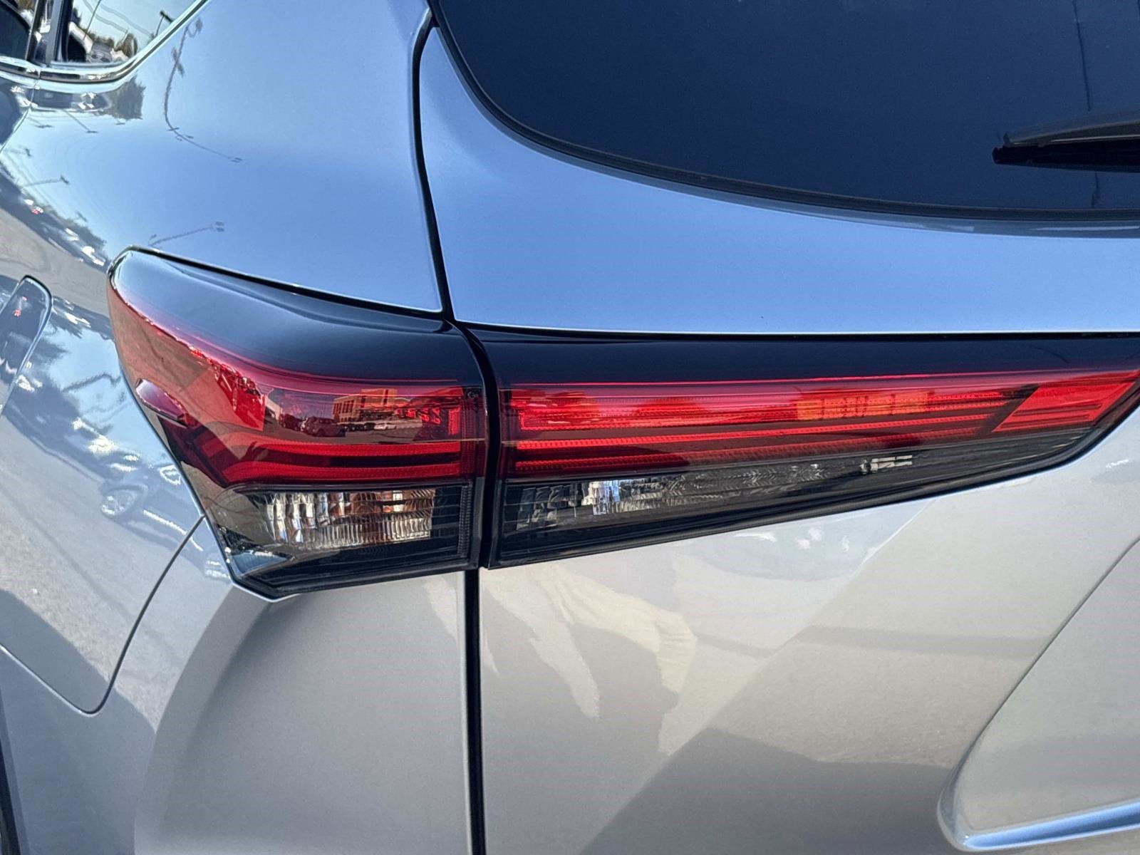 Used 2023 Toyota Highlander XLE image 12