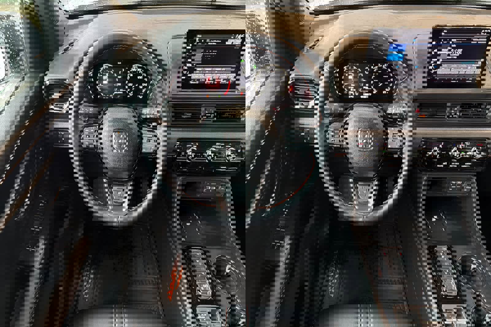 Used 2025 Honda Pilot TrailSport image 16