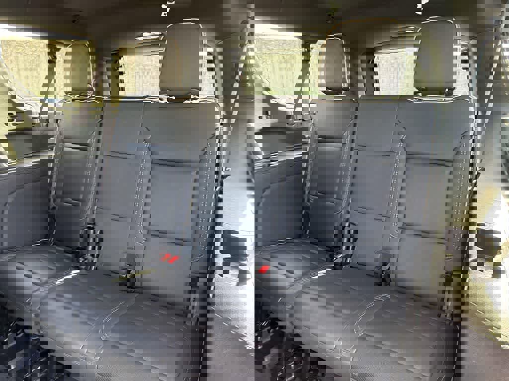 Used 2023 Chevrolet Suburban Premier image 32