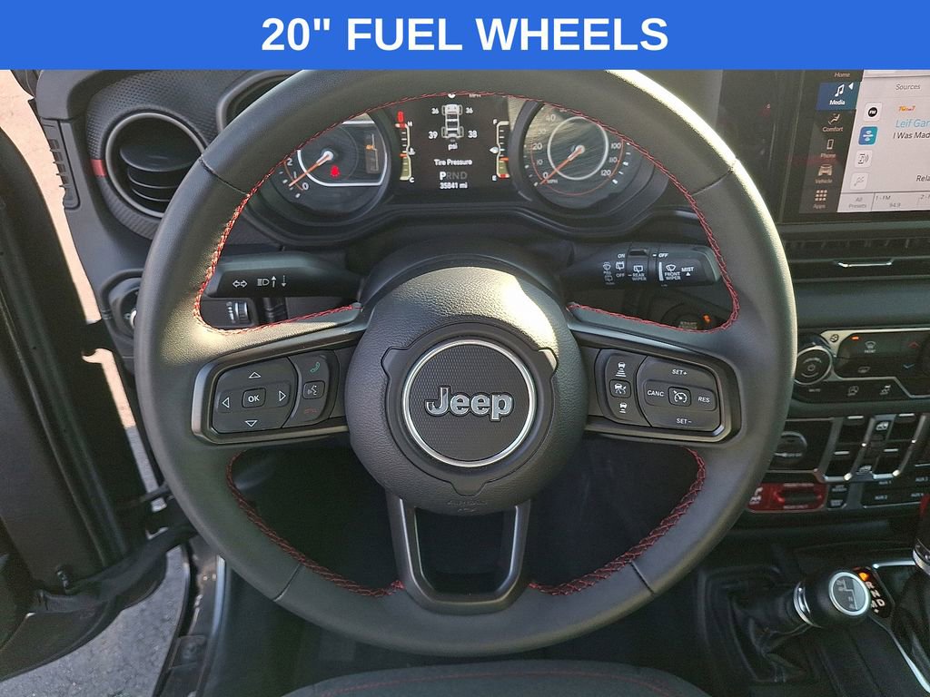 Used 2025 Jeep Wrangler Unlimited Rubicon image 14