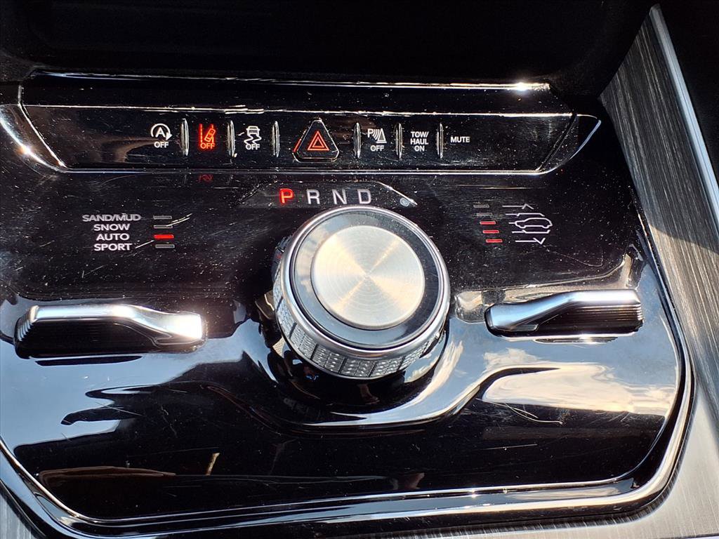 Used 2024 Jeep Wagoneer L Series III w/ Flexible Seating Group image 11