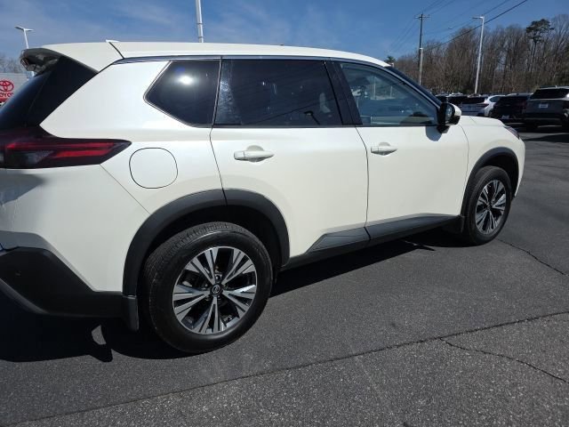 Used 2021 Nissan Rogue SV image 3