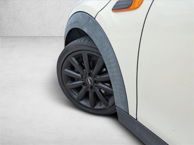 Used 2016 MINI Cooper 2-Door Hardtop image 10
