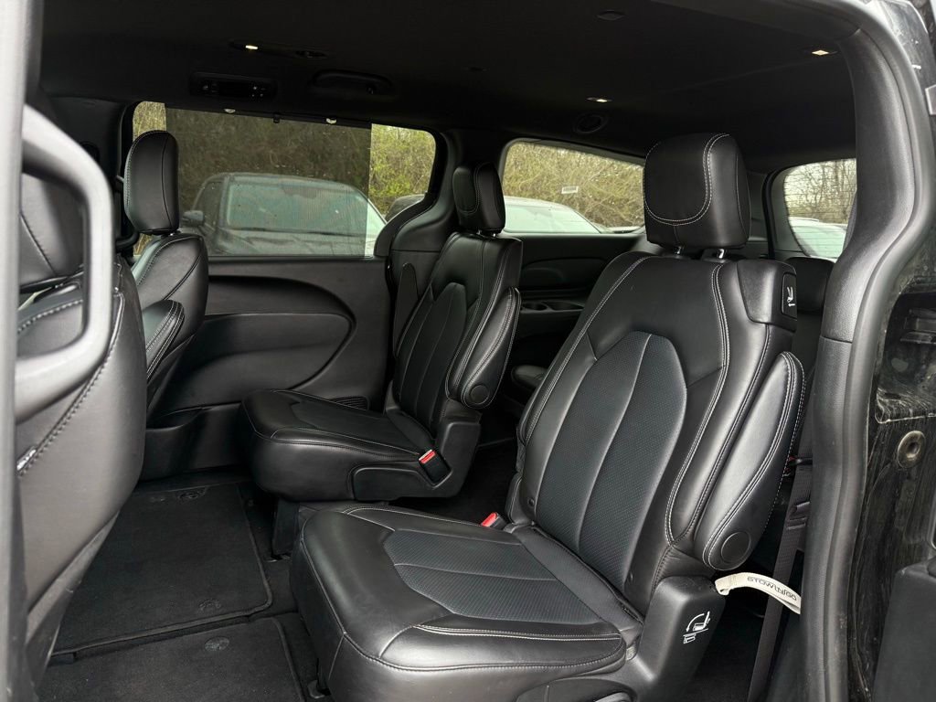 Used 2025 Chrysler Pacifica Select FWD image 8