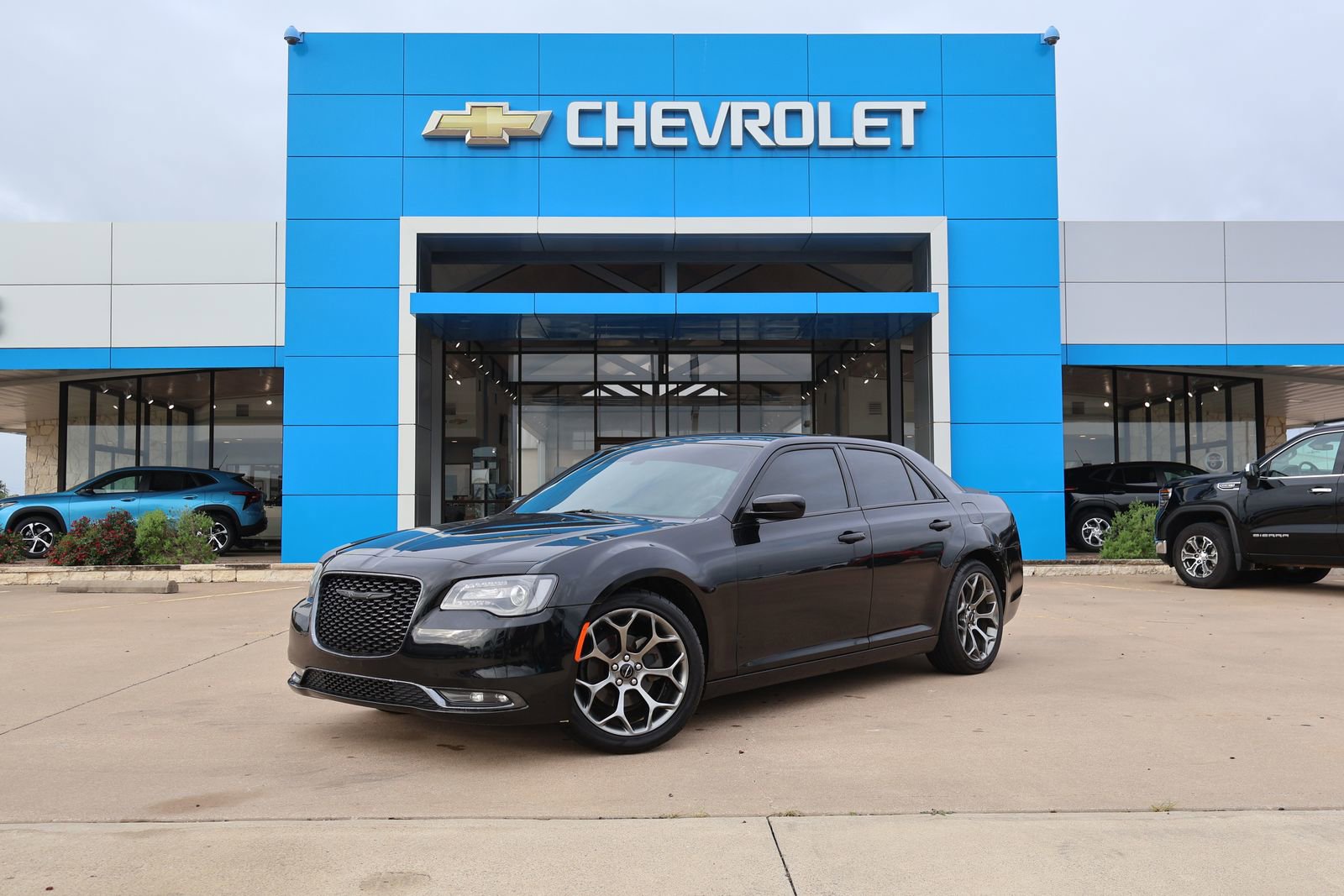 Used 2018 Chrysler 300 S RWD image 1