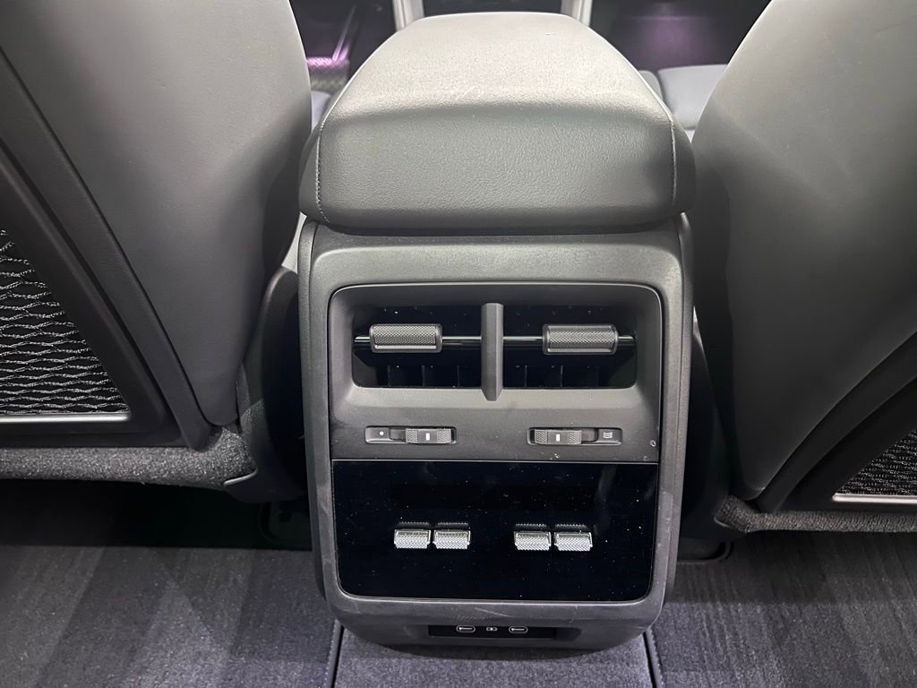 Certified 2025 Porsche Macan Electric image 26