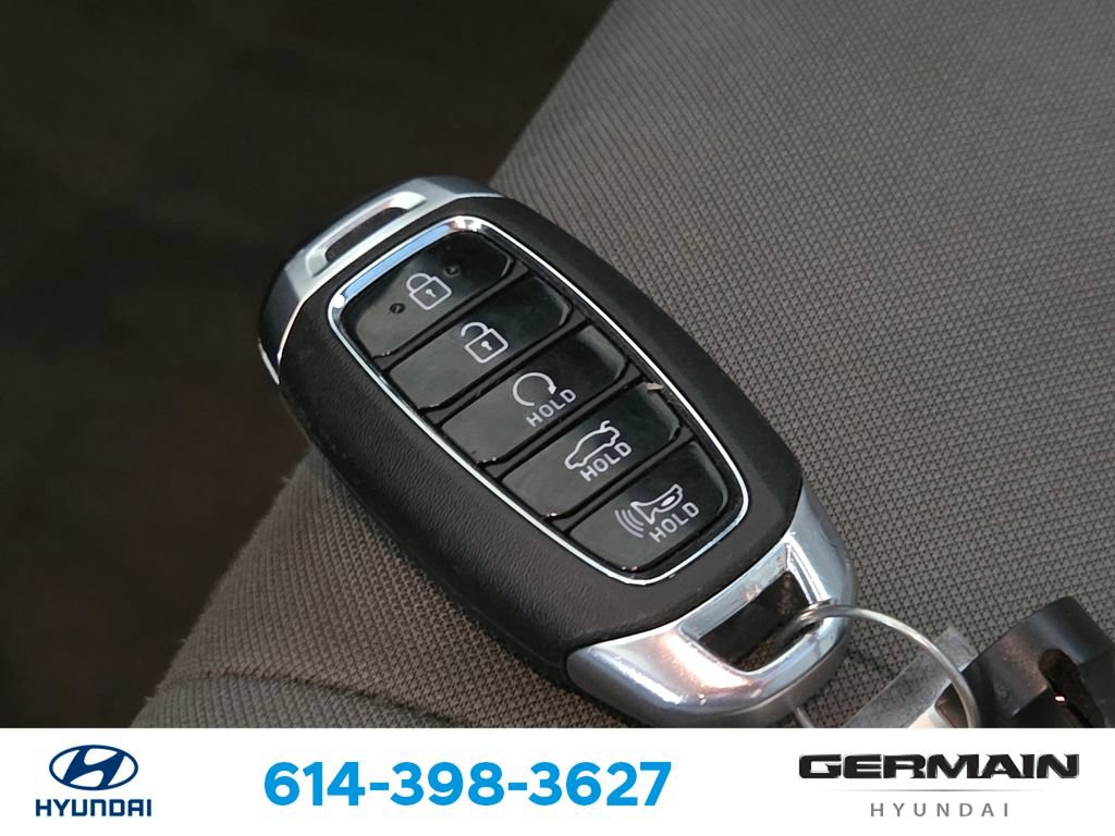 Used 2023 Hyundai Elantra SEL w/ Preferred Accessory Package FWD image 34