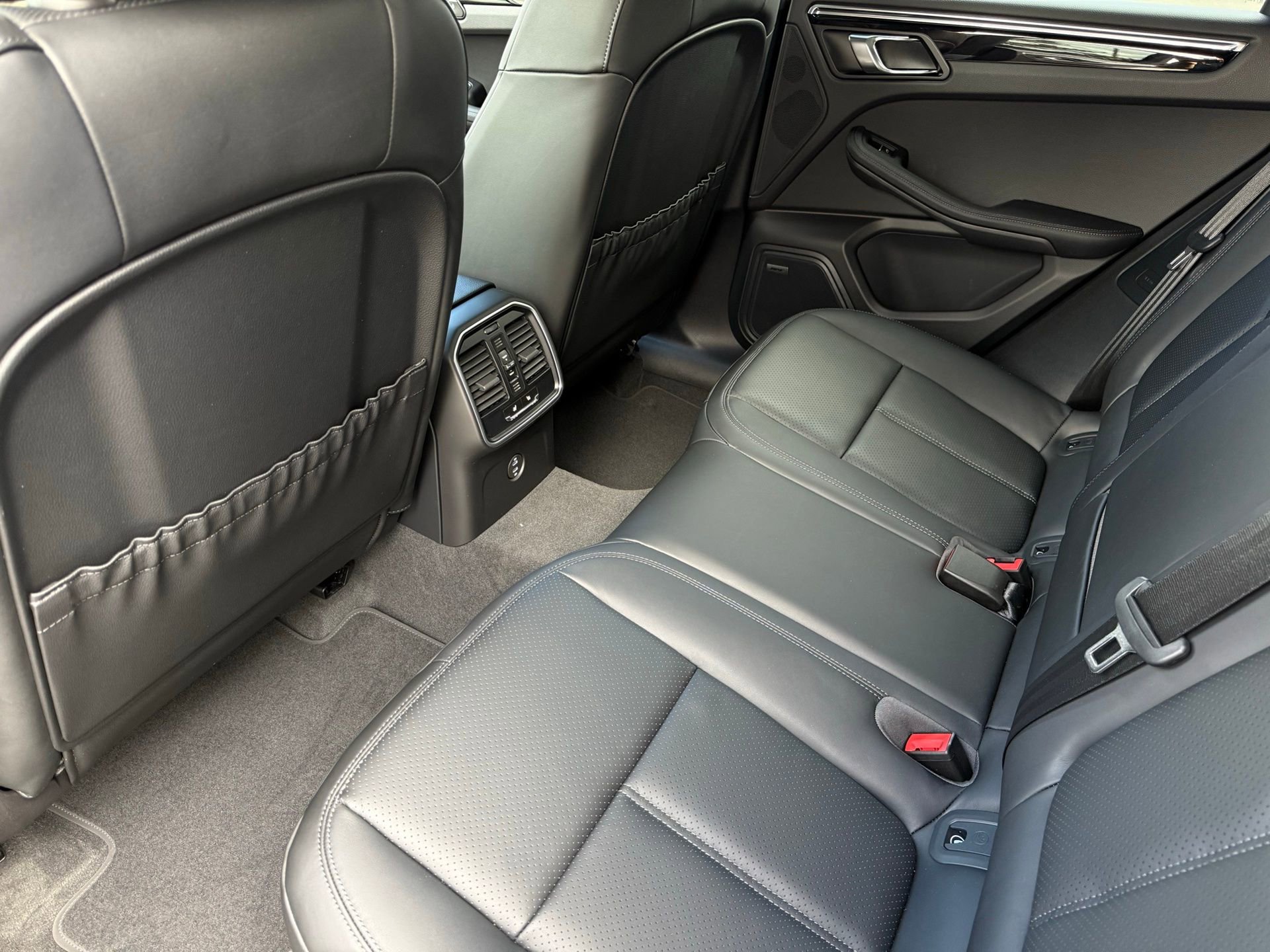 Certified 2026 Porsche Macan image 31