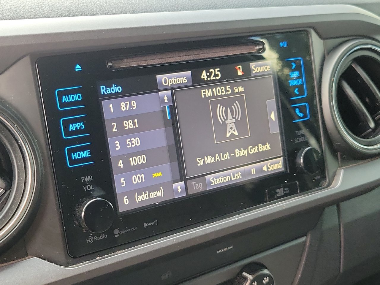 Used 2019 Toyota Tacoma TRD Off-Road w/ Technology Package AWD/4WD image 23