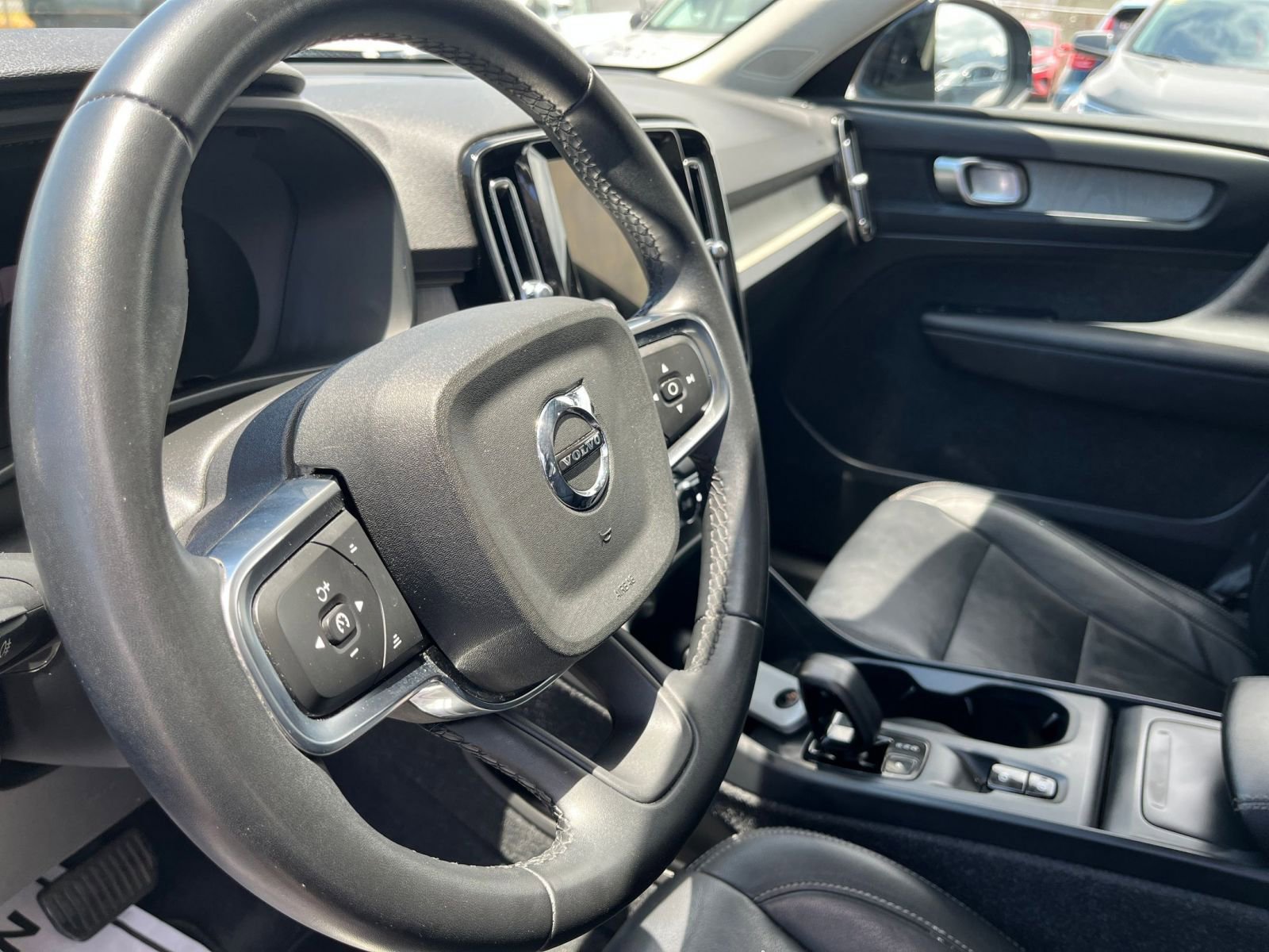 Used 2024 Volvo XC40 B5 Core AWD/4WD image 36
