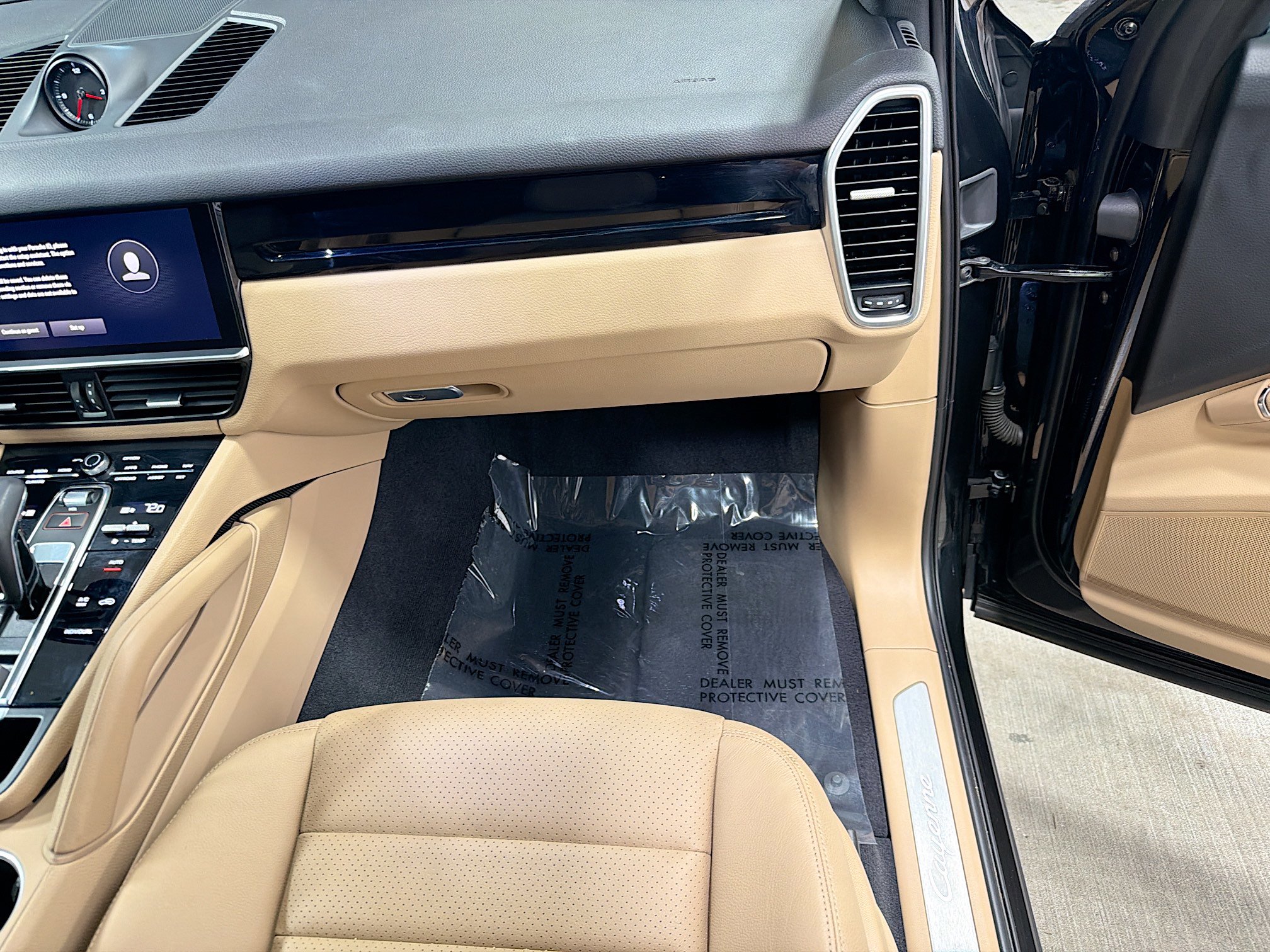 Certified 2023 Porsche Cayenne AWD/4WD image 18