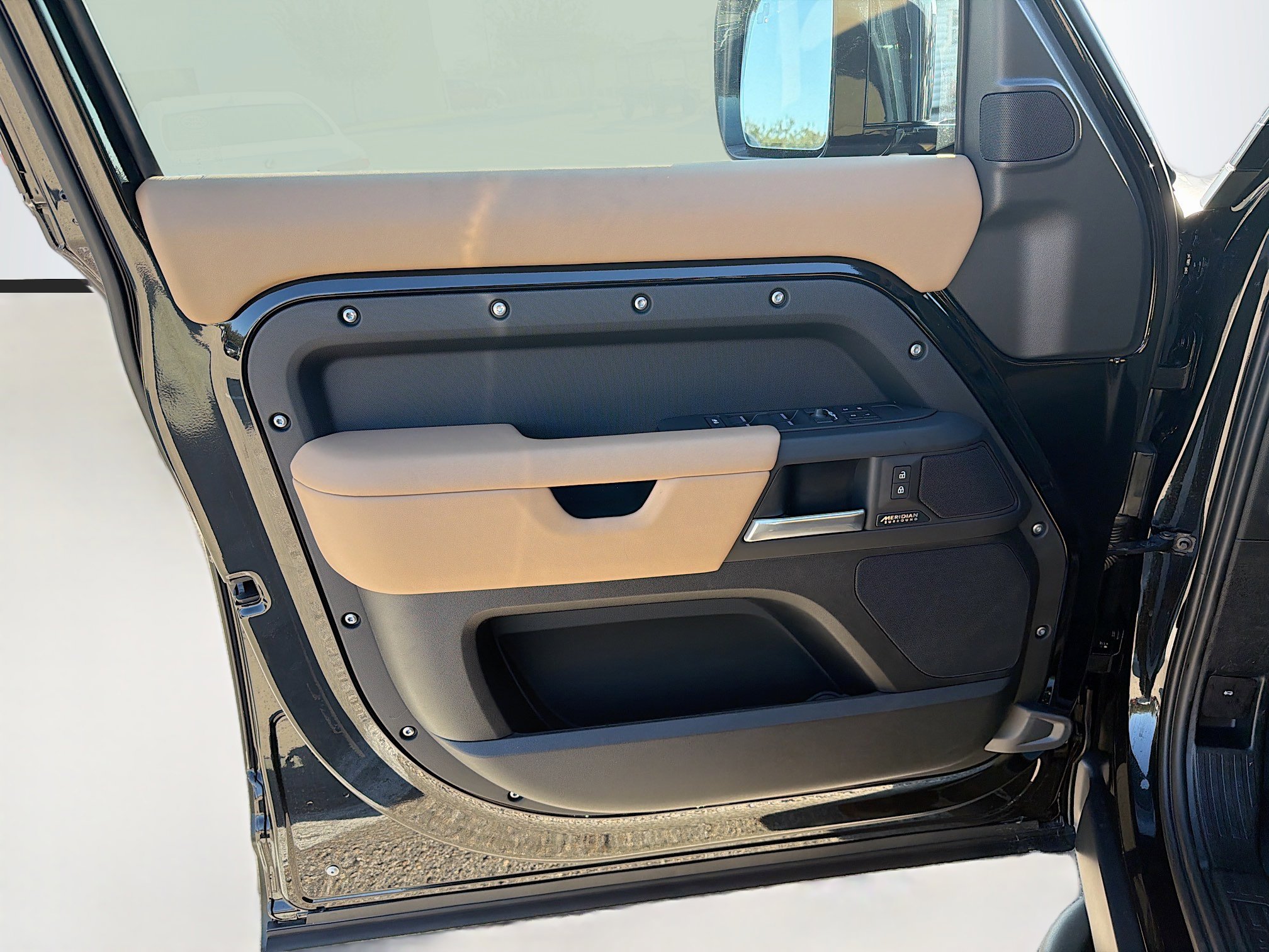 New 2026 Land Rover Defender 130 X-Dynamic SE image 22