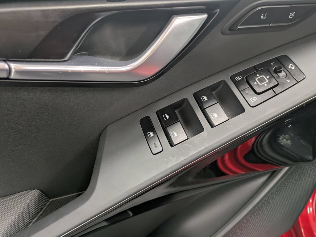 Certified 2023 Kia Niro SX Touring FWD image 10