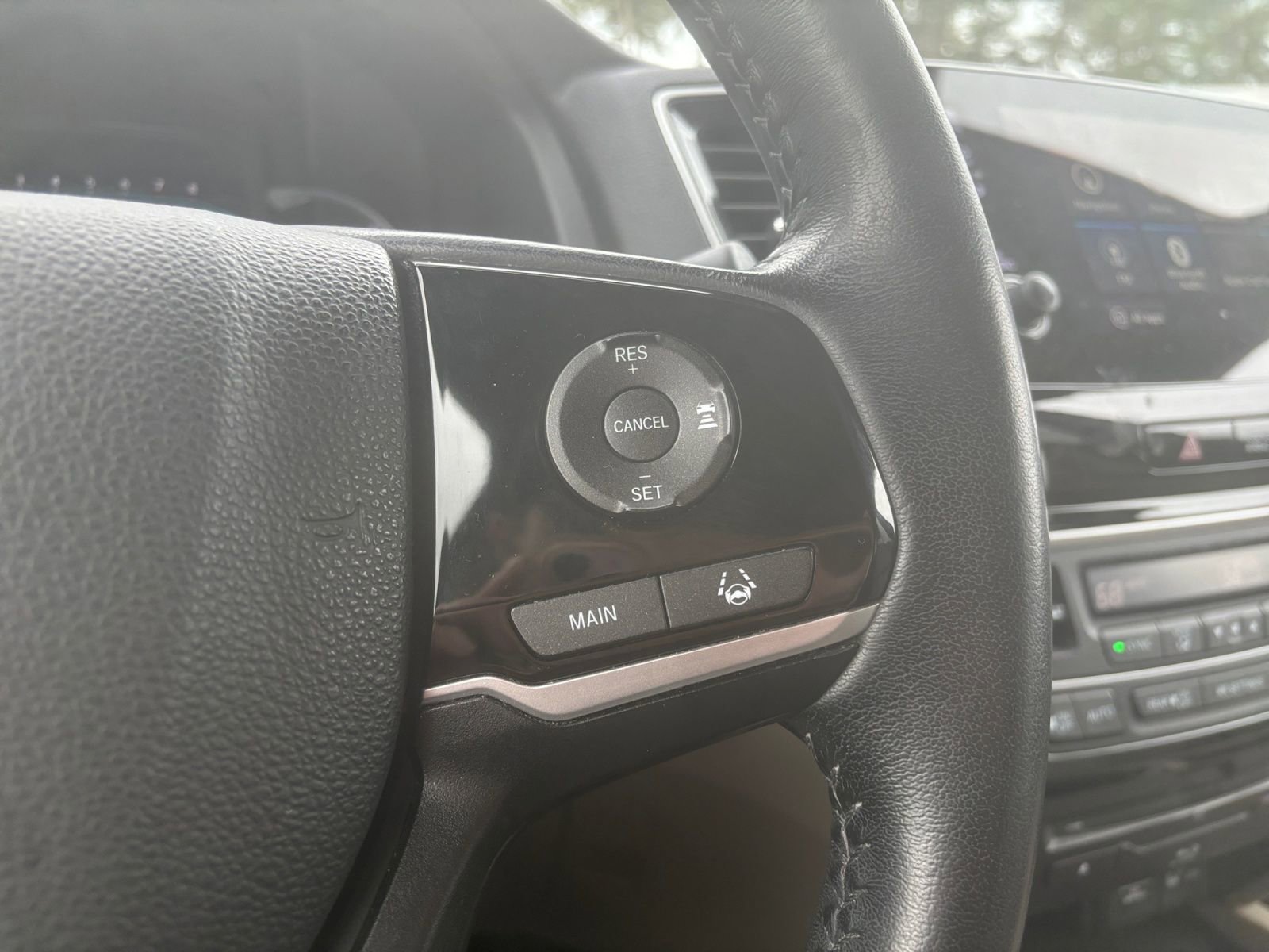 Used 2020 Honda Pilot Touring image 23