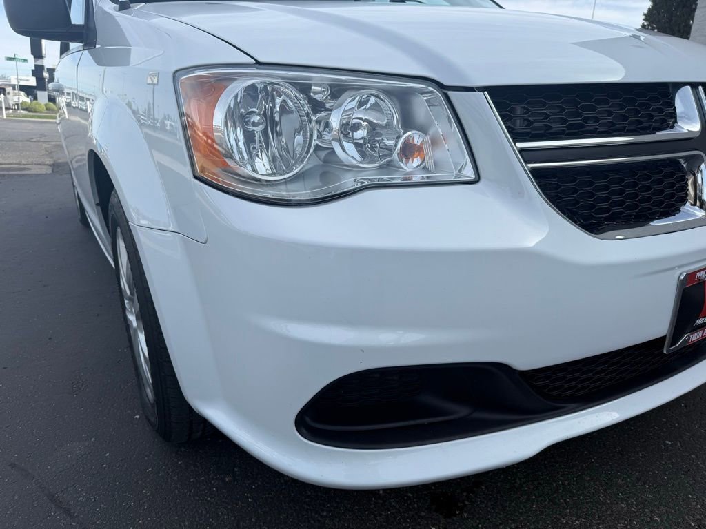 Used 2018 Dodge Grand Caravan SE w/ UConnect Hands-Free Group image 11