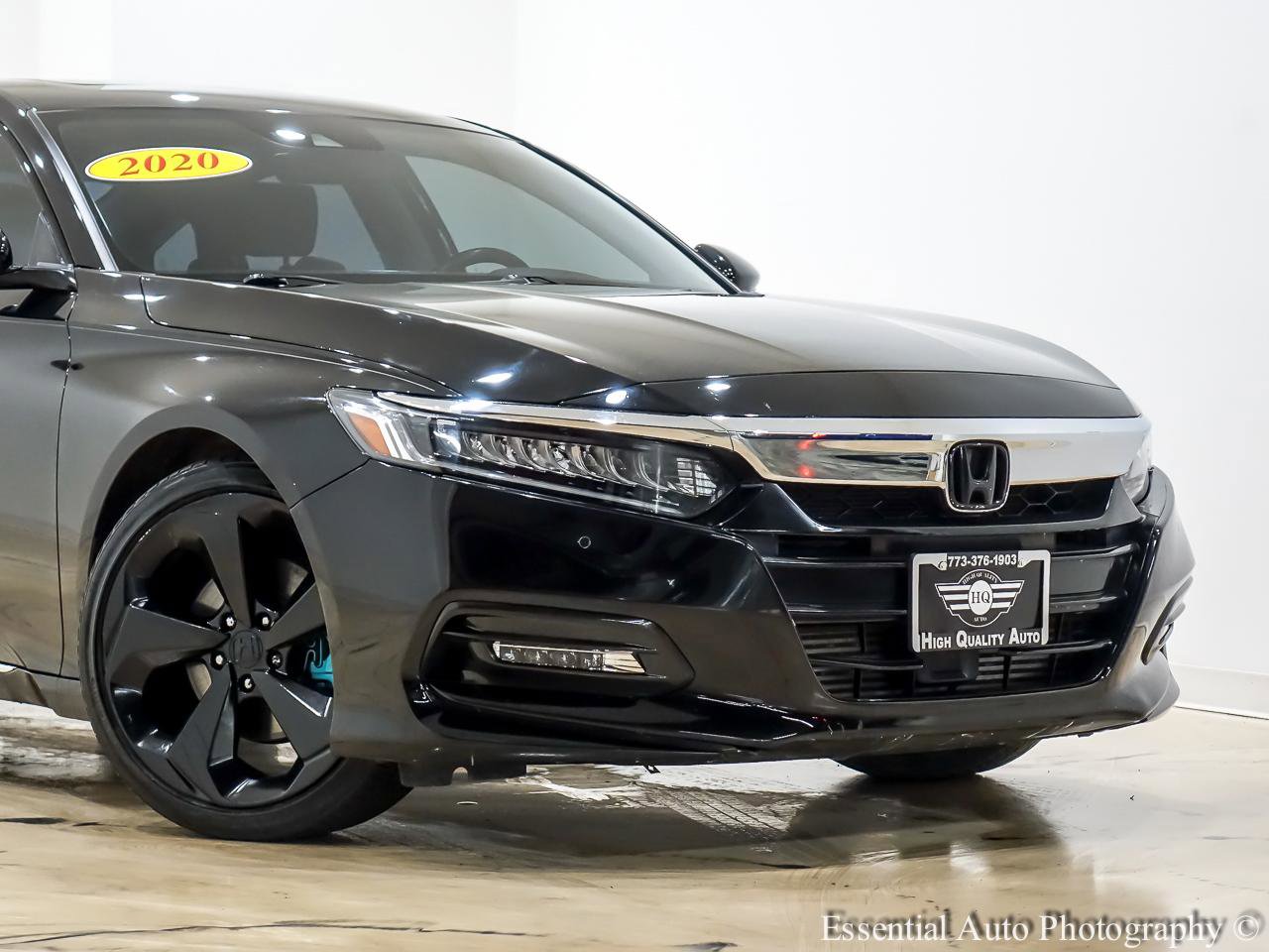 Used 2020 Honda Accord Touring image 2