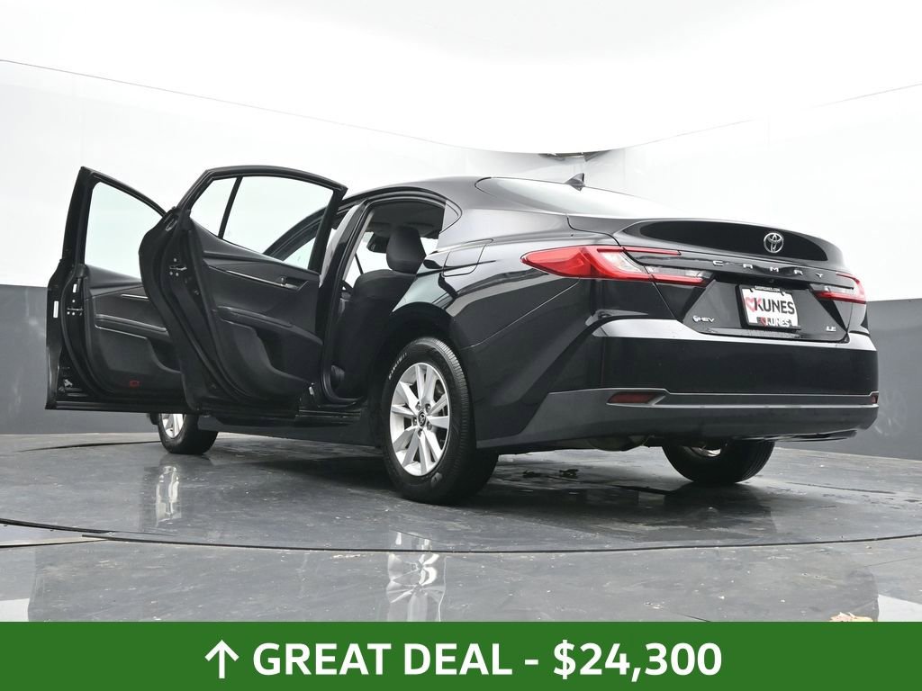 Used 2025 Toyota Camry LE image 71
