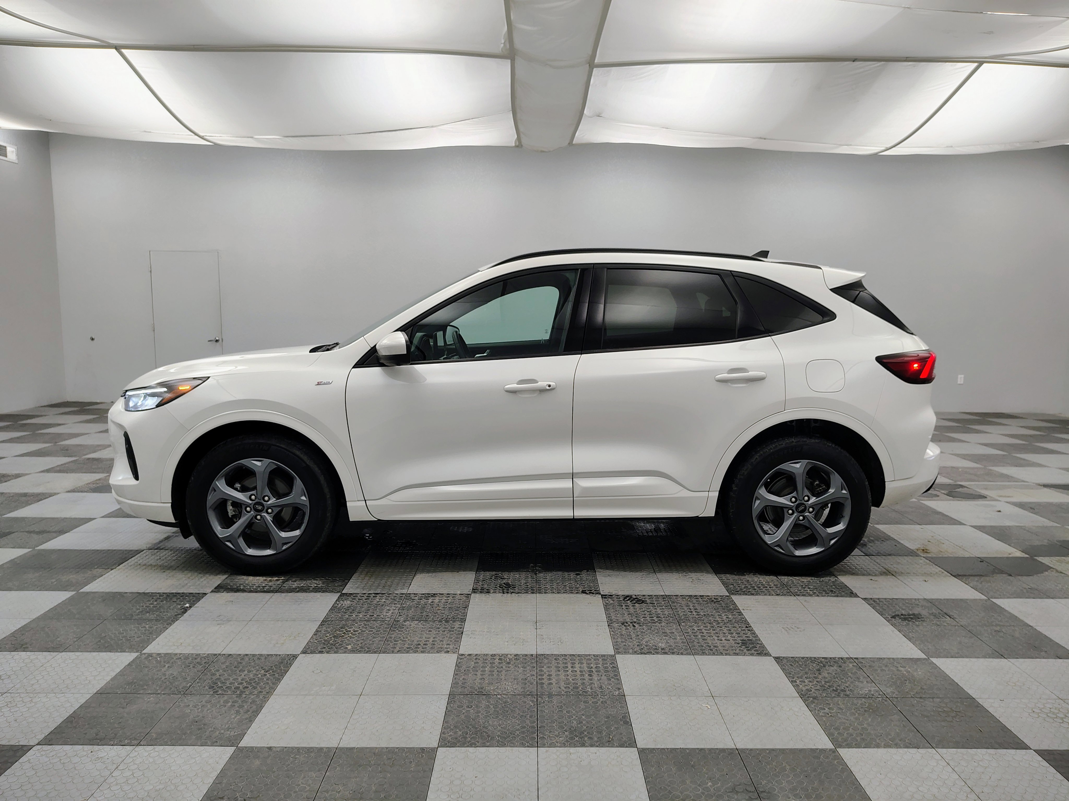 Used 2024 Ford Escape ST-Line Select w/ Tech Pack #2 AWD/4WD image 8